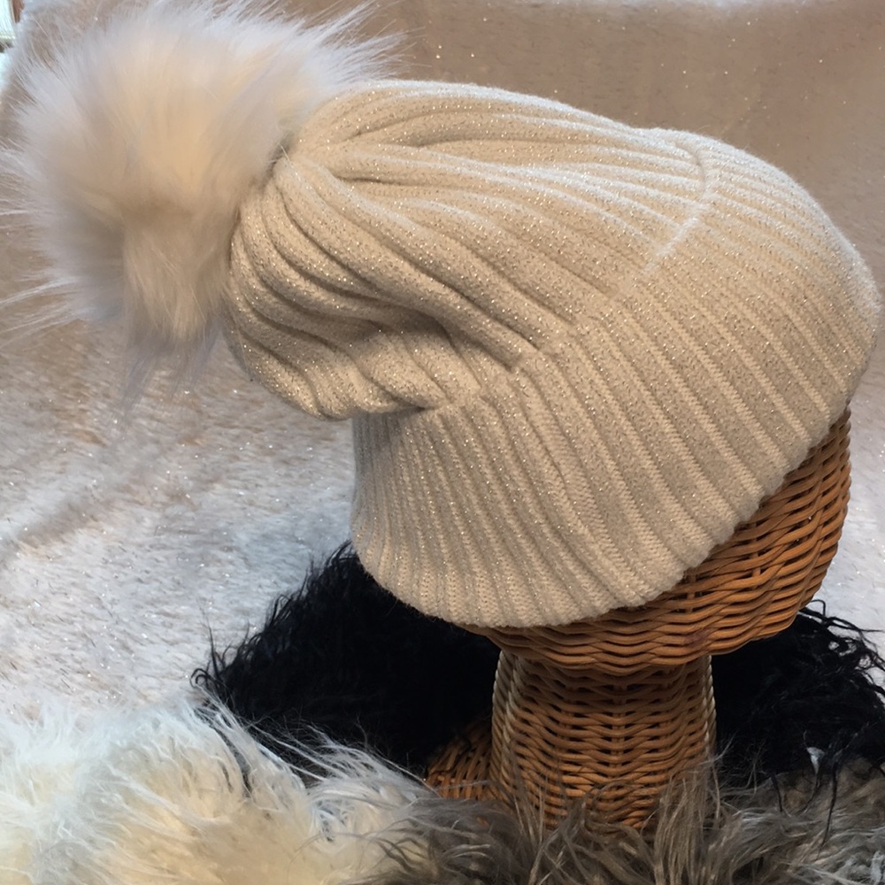 White hat Pom Pom NEW - Picture 2 of 7